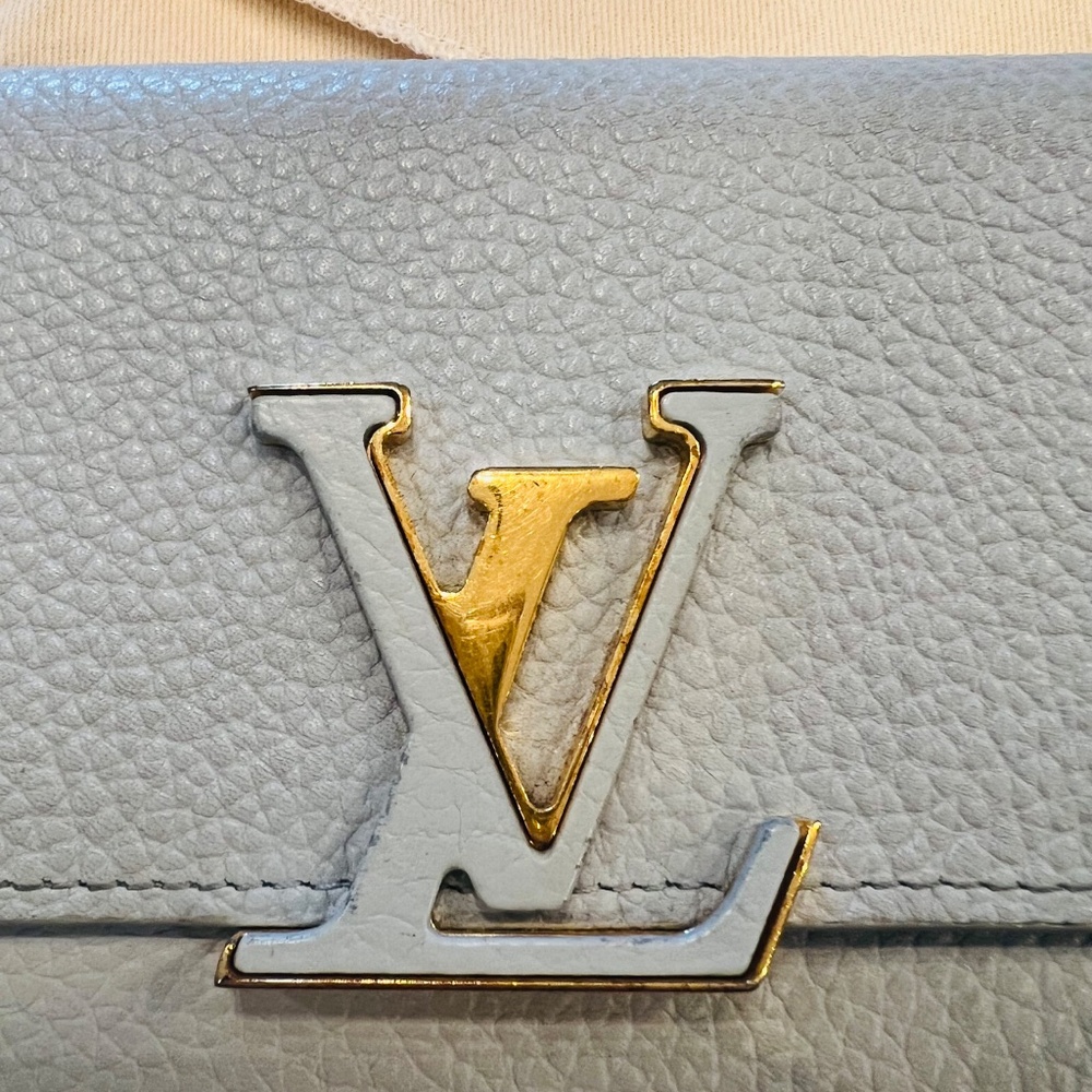 Louis Vuitton Blue Wallet with Iconic LV Logo - Picture 4 of 16